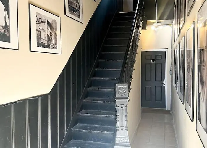 Spacious 2br Sleeps Up To 6 Art Inspired And Affordable Holiday home *